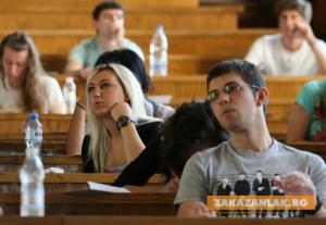 По-малко-студенти, по-високи такси от догодина за университетите