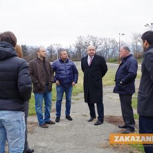 10.12.2015 - Министърът на младежта и спорта Красен Кралев откри новата спортна площадка и посети спортни обекти в Казанлък